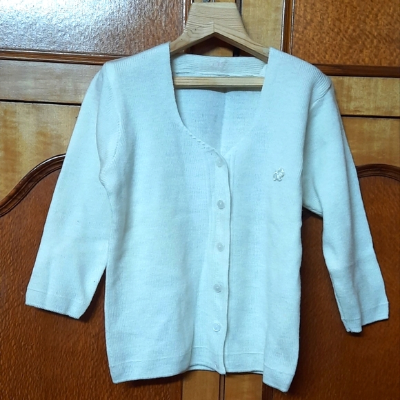 Beautiful White Cardigan - Picture 2 of 6